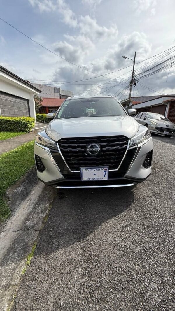 SUV NISSAN Kicks