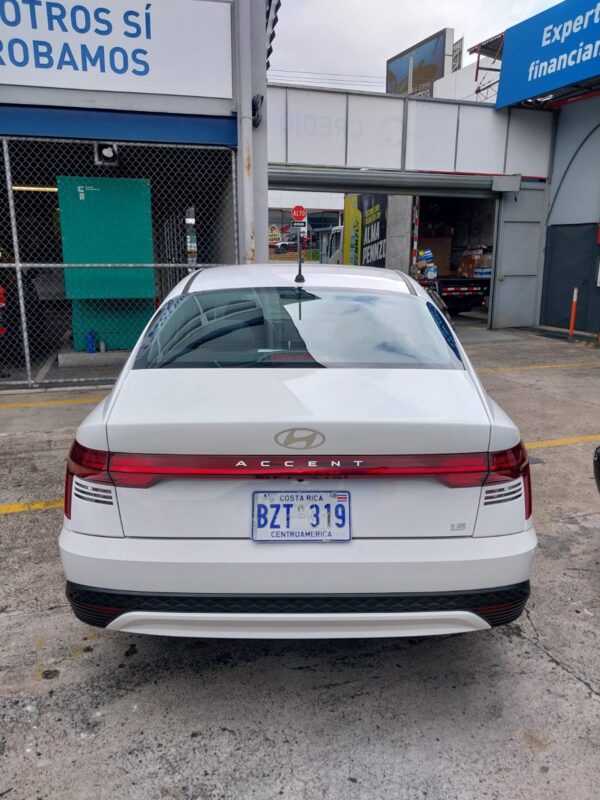 HYUNDAI ACCENT GL 2024 BZT319 - Imagen 3