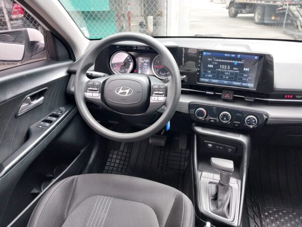 HYUNDAI ACCENT GL 2024 BZT319 - Imagen 2