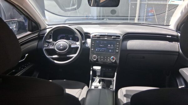 HYUNDAI TUCSON GL 2024 BYC699 - Imagen 2