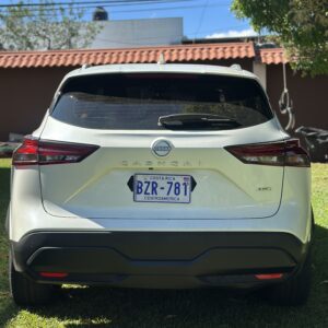 Alternative view of SUV NISSAN Qashqai