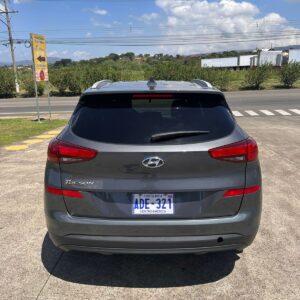 Alternative view of SUV HYUNDAI Tucson