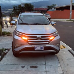 SUV TOYOTA Rush