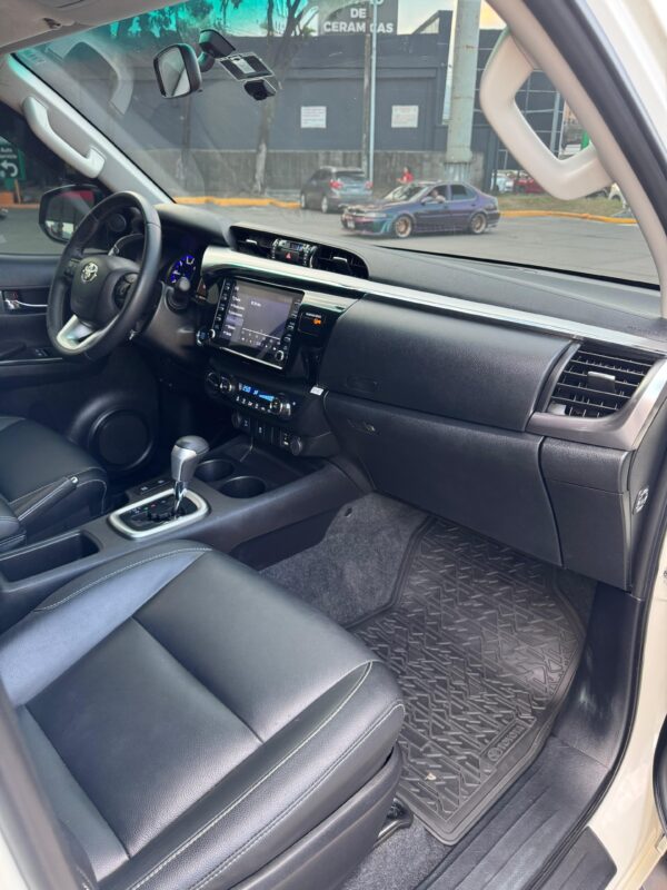 Toyota Hilux - Imagen 4