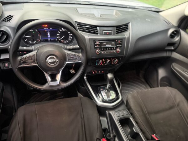 Nissan np300 - Imagen 8