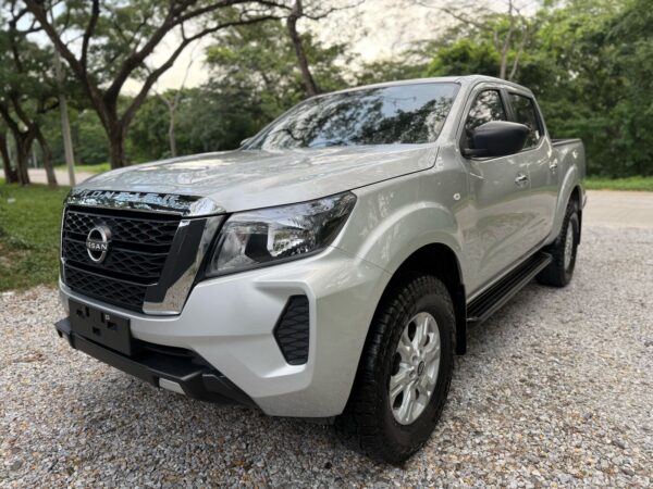 Nissan np300 - Imagen 7