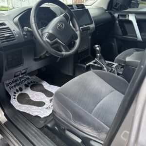 Alternative view of Toyota Prado