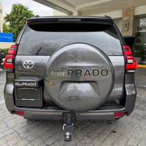 Alternative view of Toyota Prado