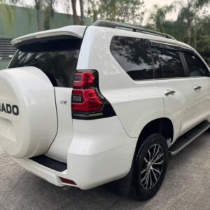 Alternative view of Toyota Prado