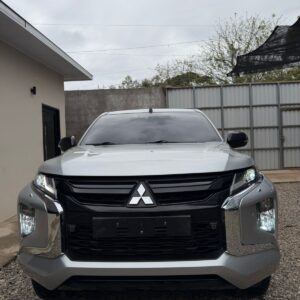 Alternative view of Mitsubishi L200