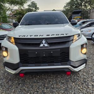 Alternative view of Mitsubishi L200