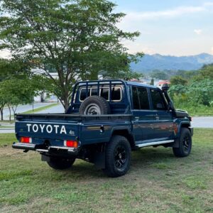 Alternative view of Toyota Land Cruiser