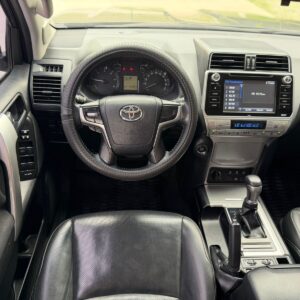 Alternative view of Toyota Prado txl