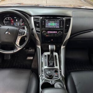 Alternative view of Mitsubishi Montero