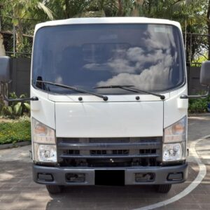 ISUZU QMR BLANCO CON DISTINTIVO COMERCIAL 2023