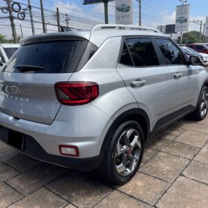Alternative view of HYUNDAI VENUE GL 2023 PLATEADO