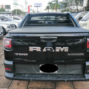 Alternative view of RAM 700 LARAMIE NEGRO 2023