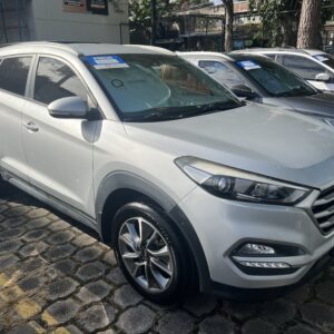 Alternative view of HYUNDAI TUCSON GL 2019 PLATEADO
