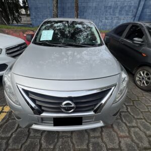 NISSAN VERSA 2020 GRIS