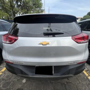 Alternative view of CHEVROLET TRACKER 2023 GRIS CLARO