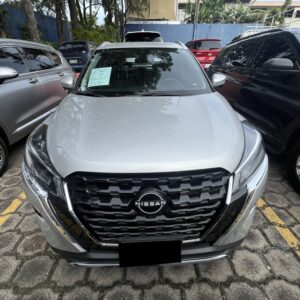 NISSAN KICKS  2025 GRIS